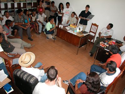 Documentation of workshop with guaraná farmer, Maués 2003. 